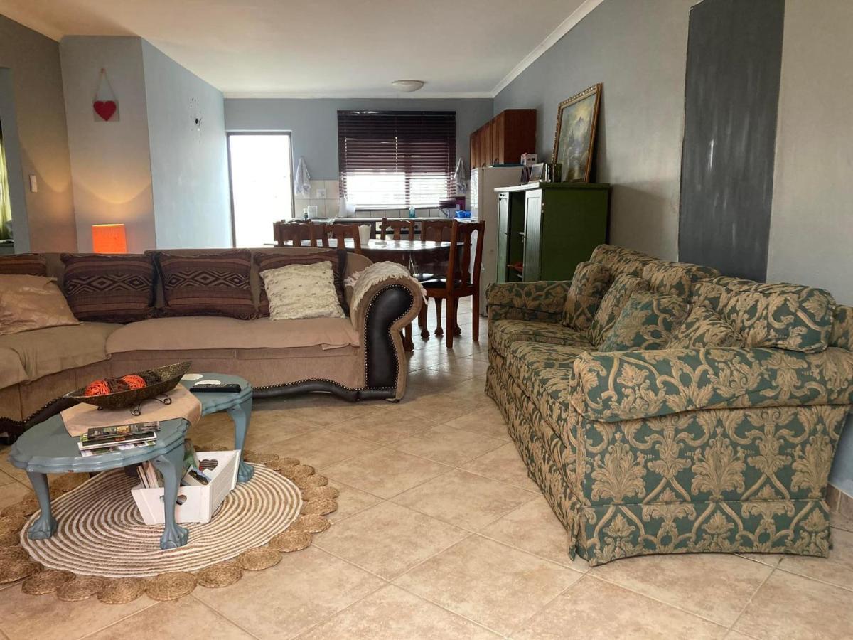 Daffodil Self Catering And Accommodation B Суакопмунд Екстериор снимка