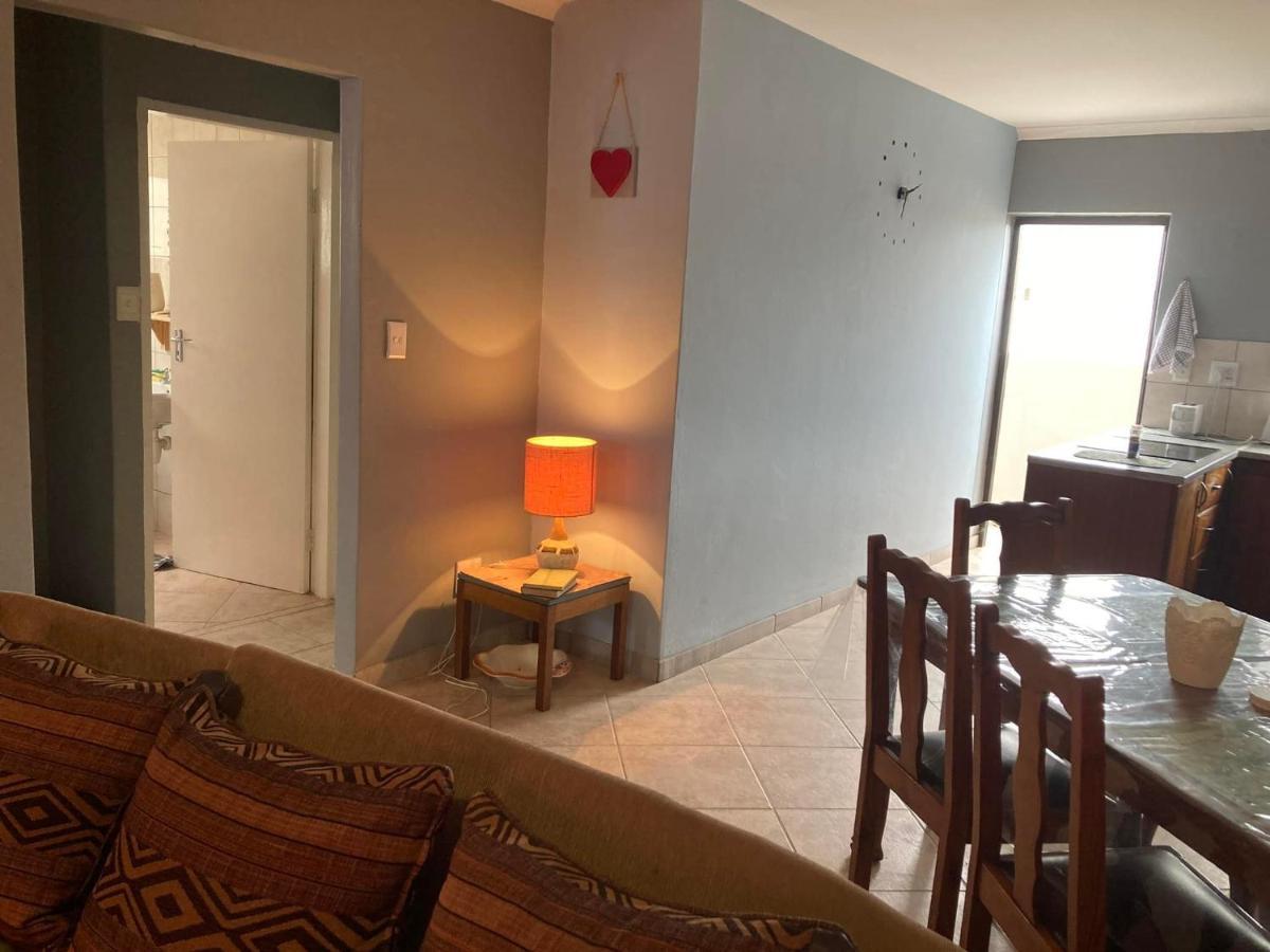 Daffodil Self Catering And Accommodation B Суакопмунд Екстериор снимка